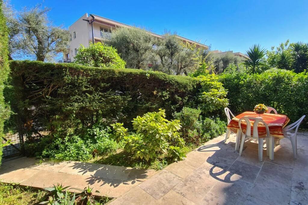 Casalionelantibes 70 Sqm Apartment With Garden And Parking Buitenkant foto